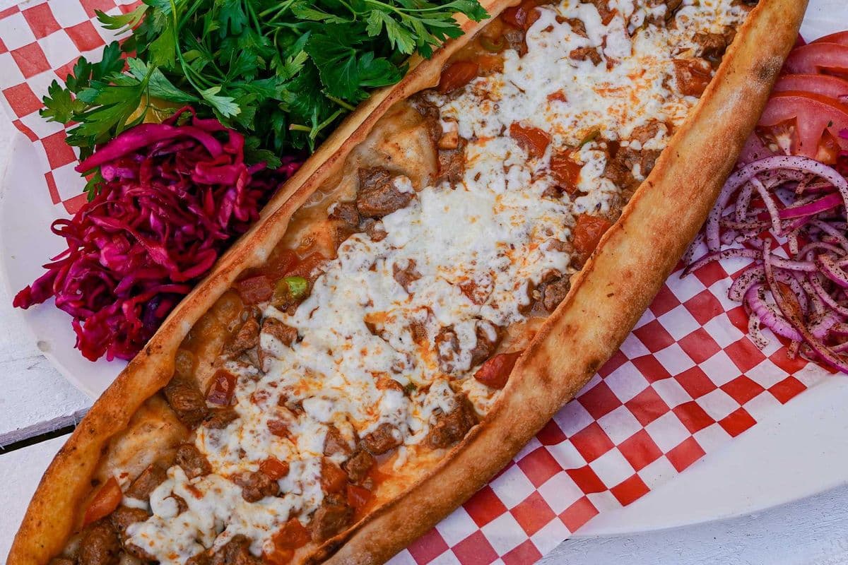 Lamb Diced Meat& Mozzarella Pide