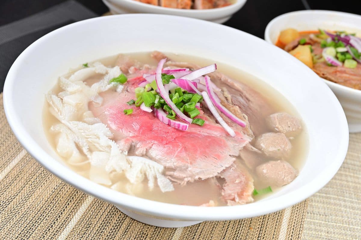 042. House Special Beef Rice Noodle Soup
