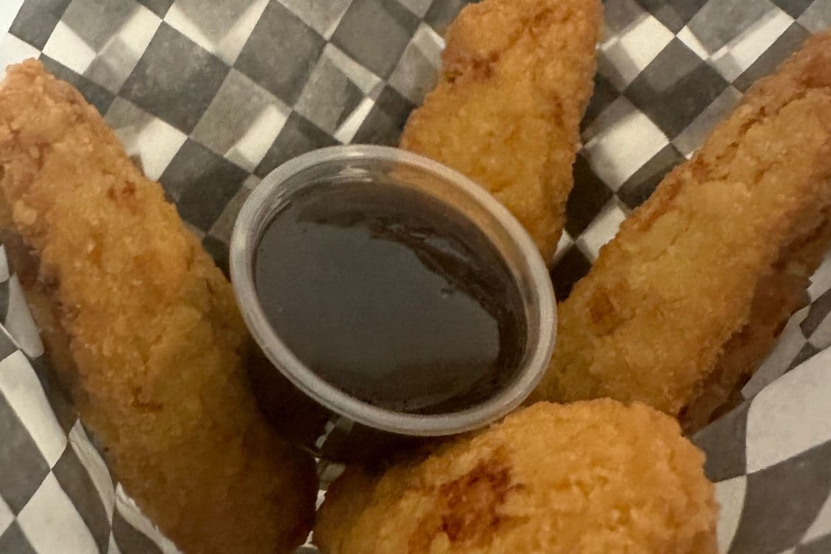 4 chicken strips w/honey mustard sauce