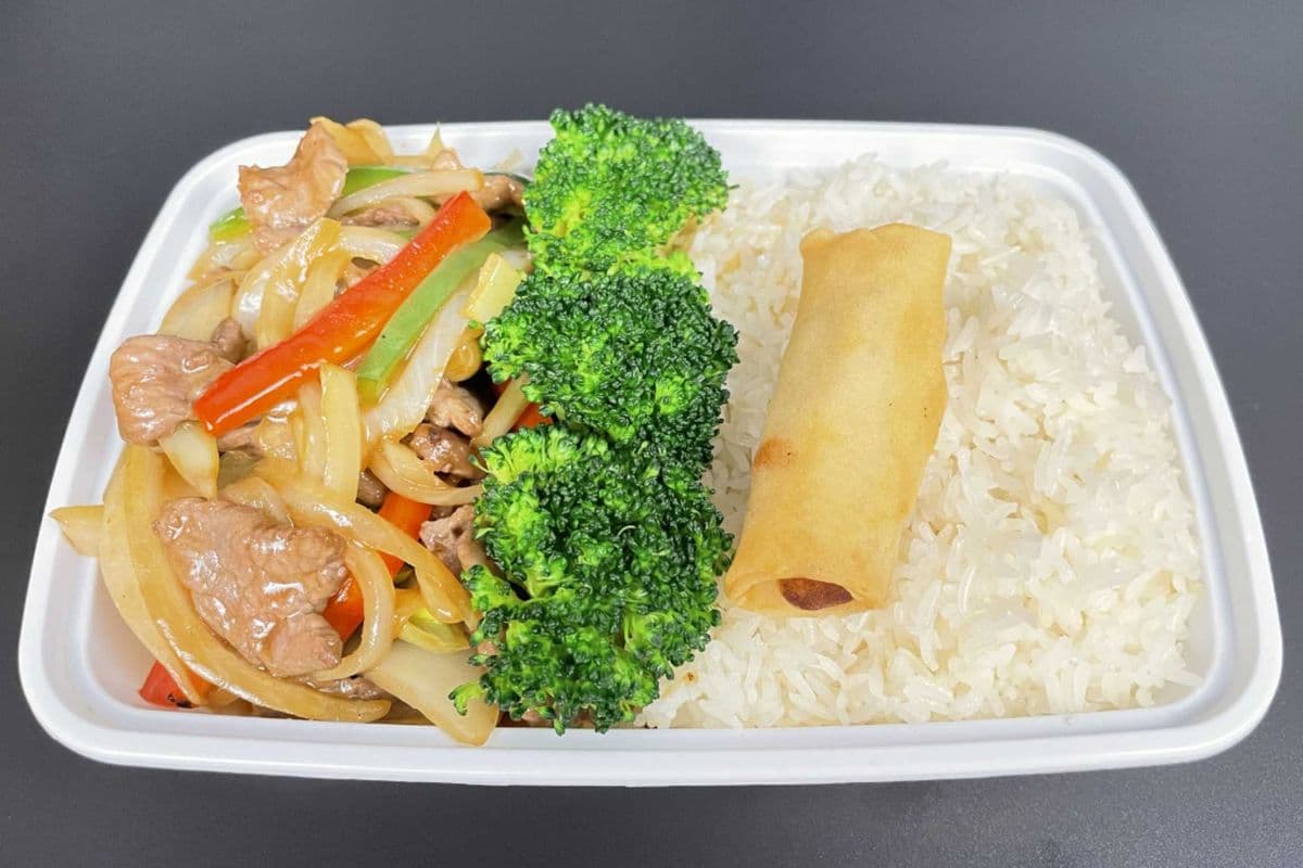 葱爆牛柳饭 / SF Scallion Beef with Rice