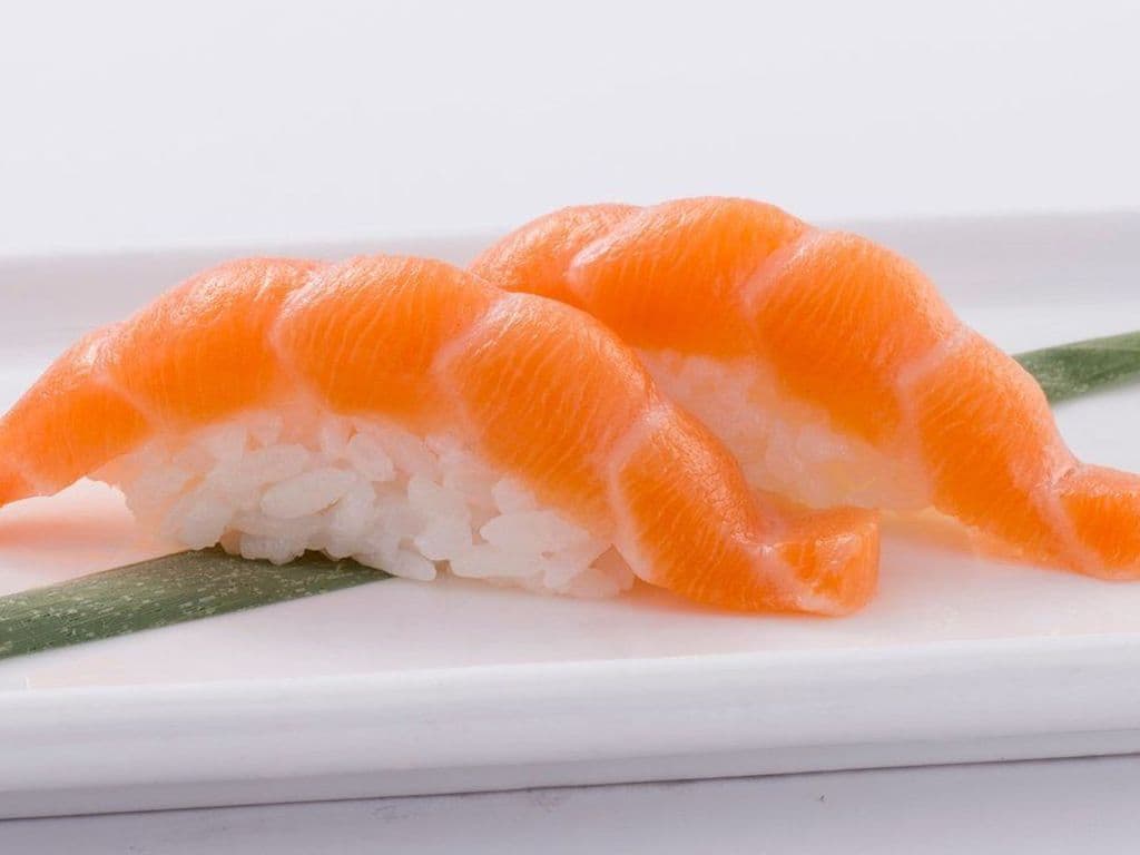 Salmon Sushi (2pcs)