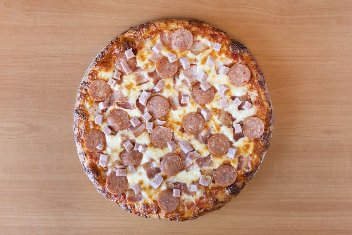 Pizza extra-large amateur de viandes 16''
