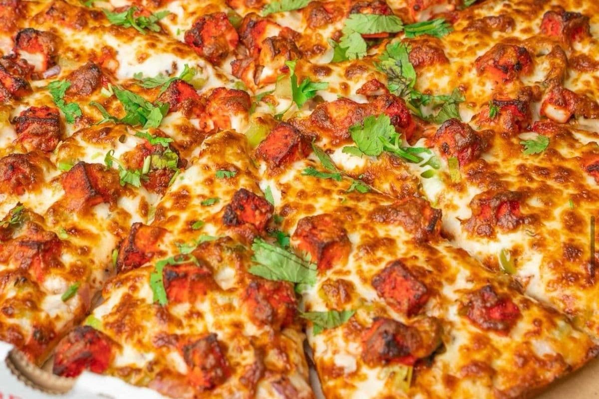 Medium Tandoori Chicken Pizza