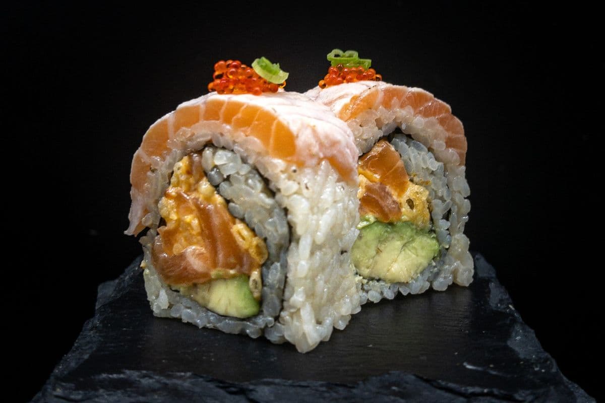 M6. Double Salmon Roll (8 pcs)