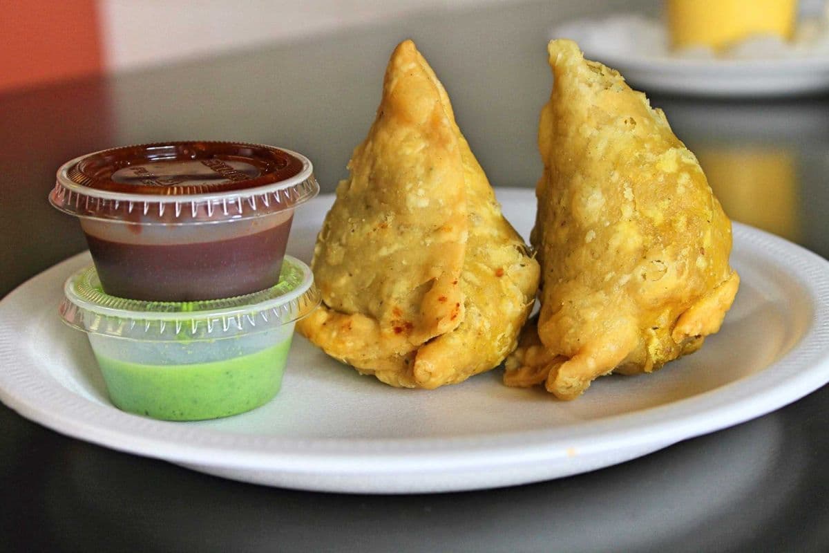 VEGI SAMOSA (2 PCS)