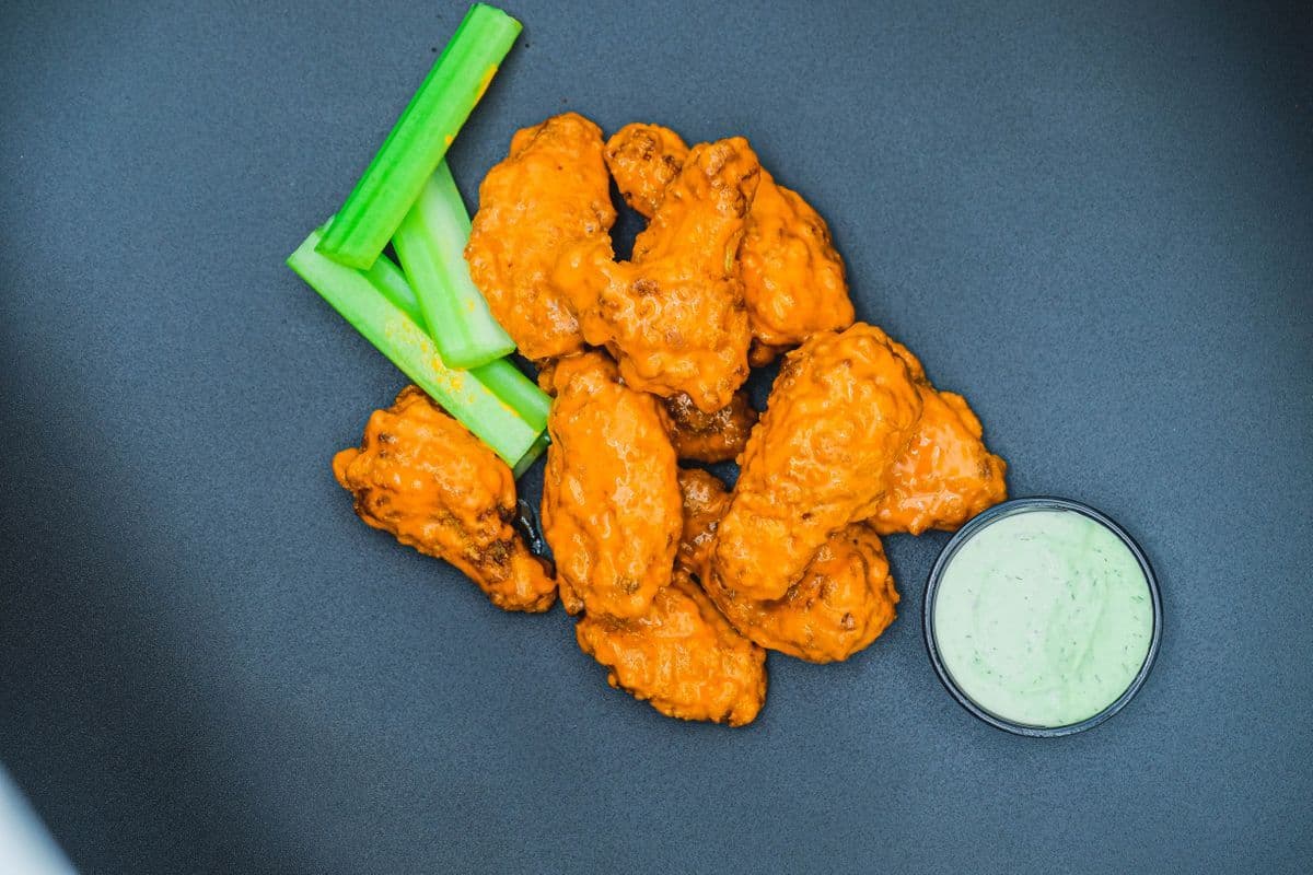 Famous Buffalo Wings (20 pcs)