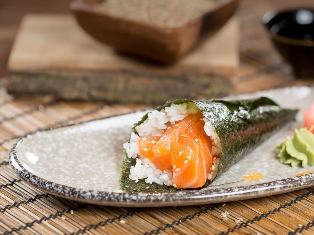 Salmon Handroll