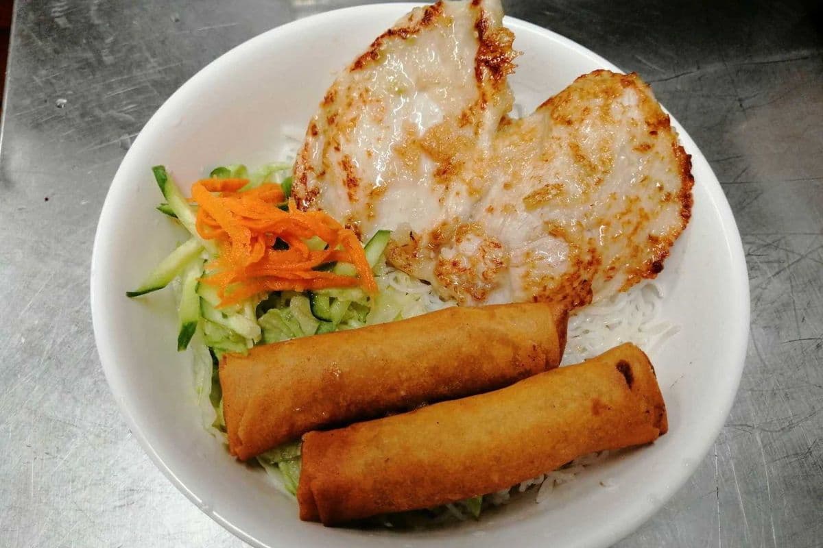 73. Vermicelli with Lemongrass Chicken and Spring Roll