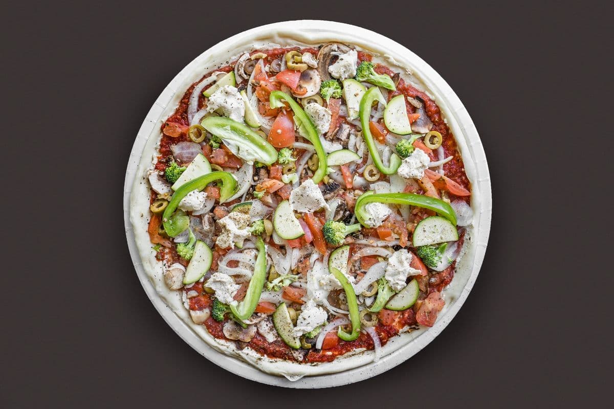 Pizza moyenne végétalienne 12" aux légumes / Medium 12" Vegan Vegetable Deluxe Pizza