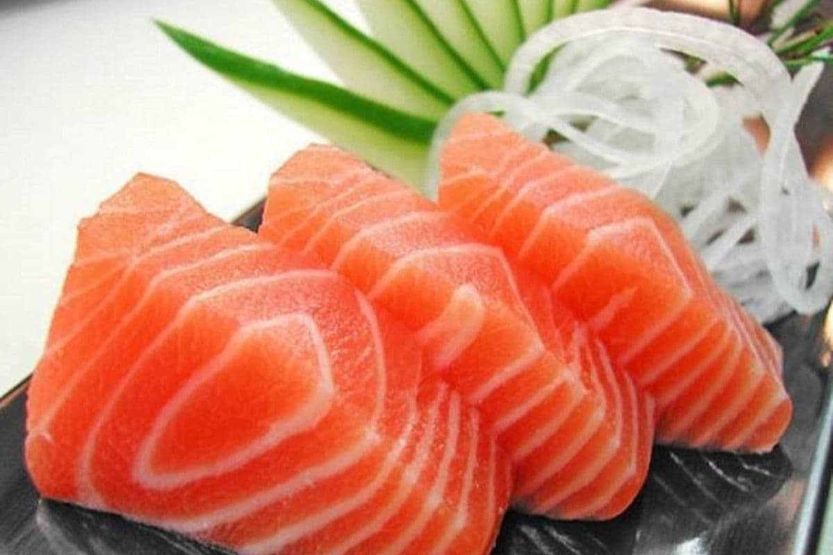 Salmon Sashimi Appetizer (8 pcs)