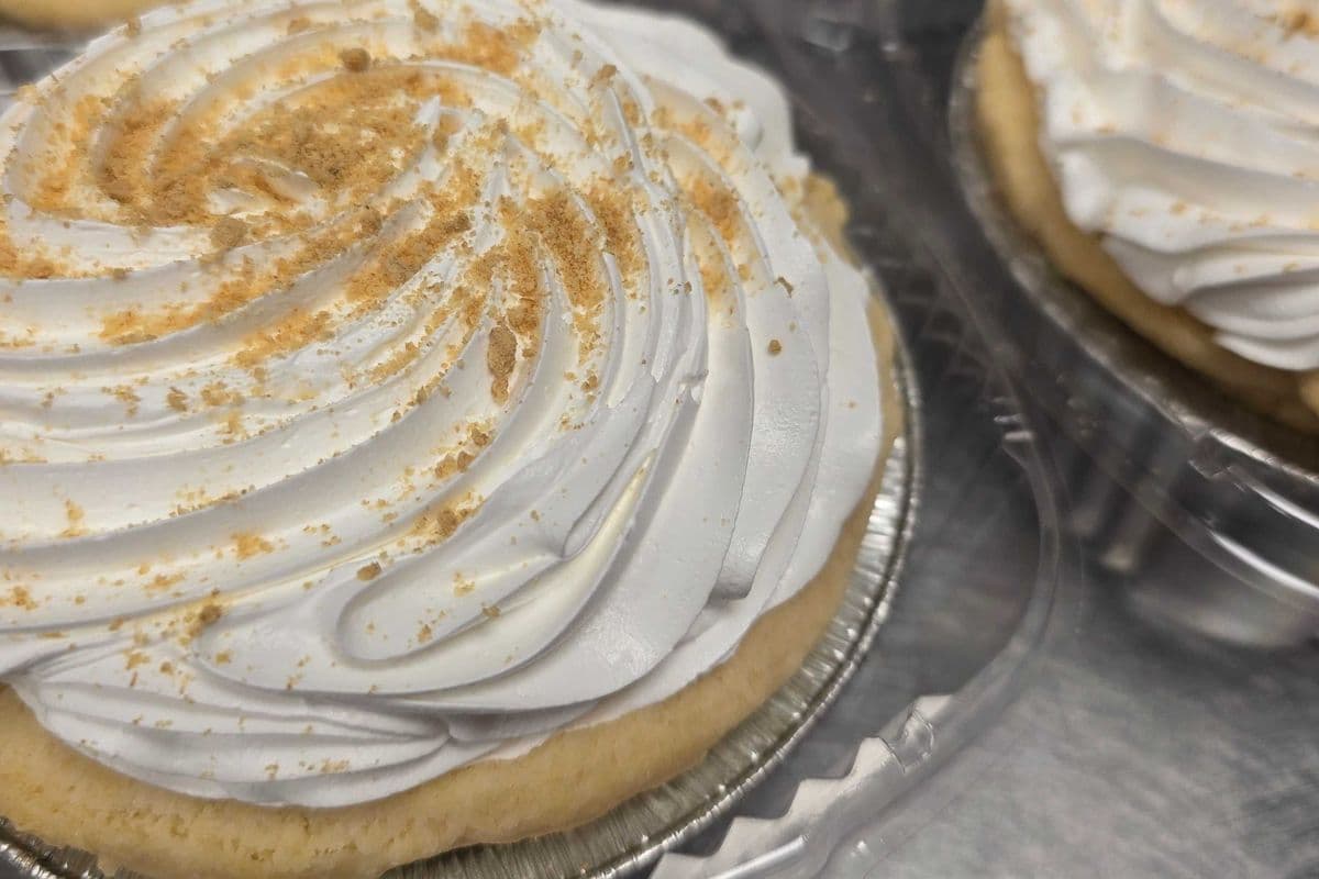 Banana cream pies