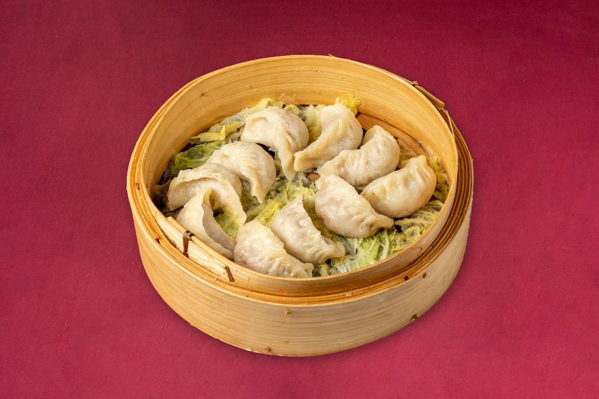 26. Beignet a la vapeur avec sauce d'arachide (8 mcx) / Steamed Dumpling with Peanut Sauce (8 mcx)