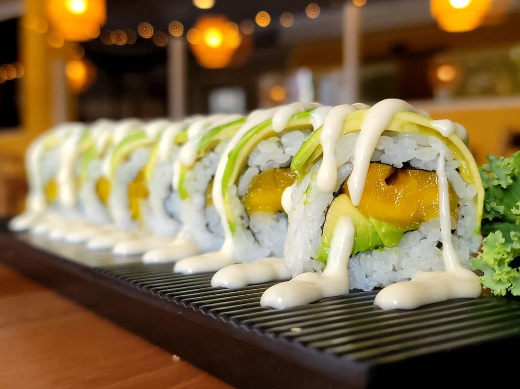 - Mango and Avocado Roll - Veg