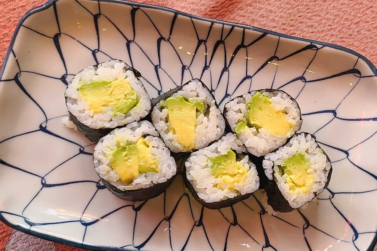 Avocado Roll (6 pcs)