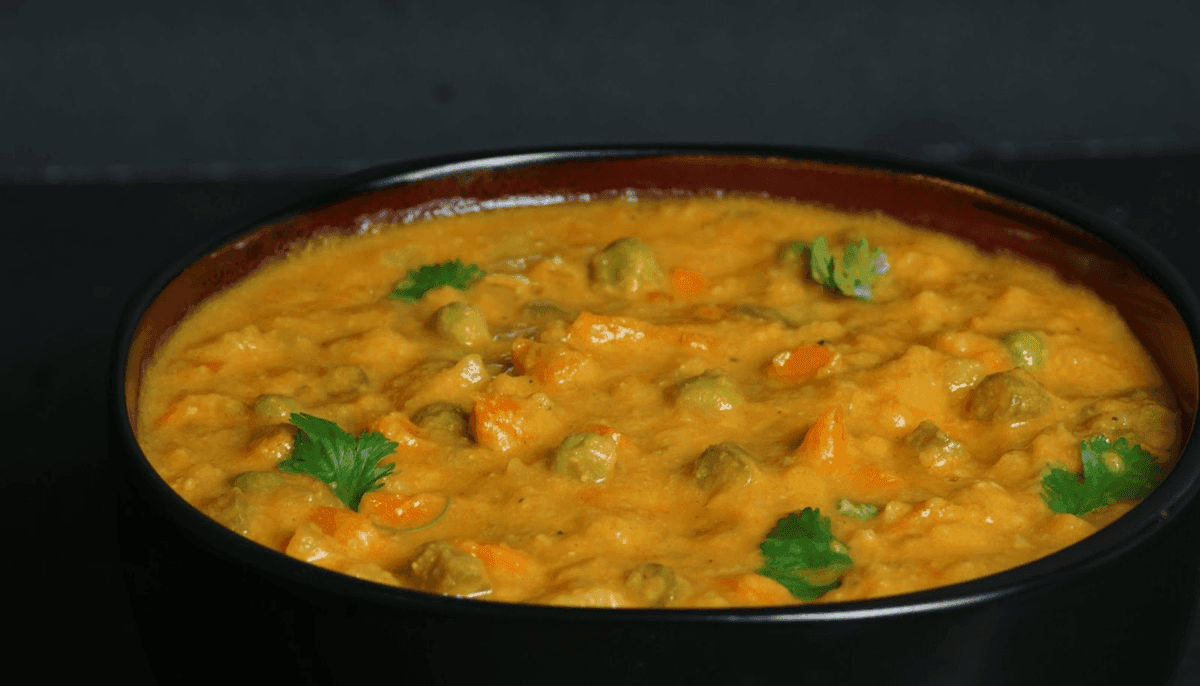 Creamy Veg Korma & a butter naan