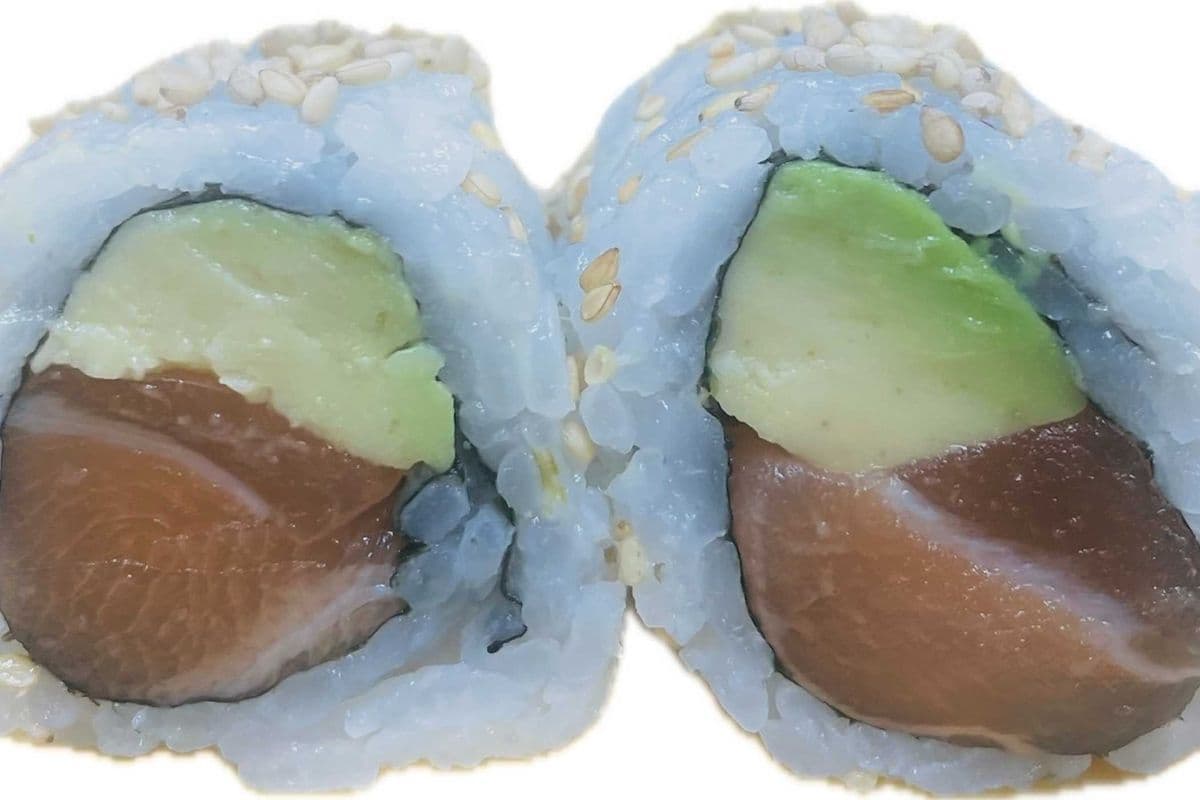 Salmon & Avocado Classic Roll