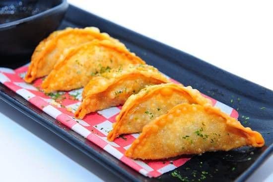 J9. Deep-Fried Gyoza / J9. 炸饺