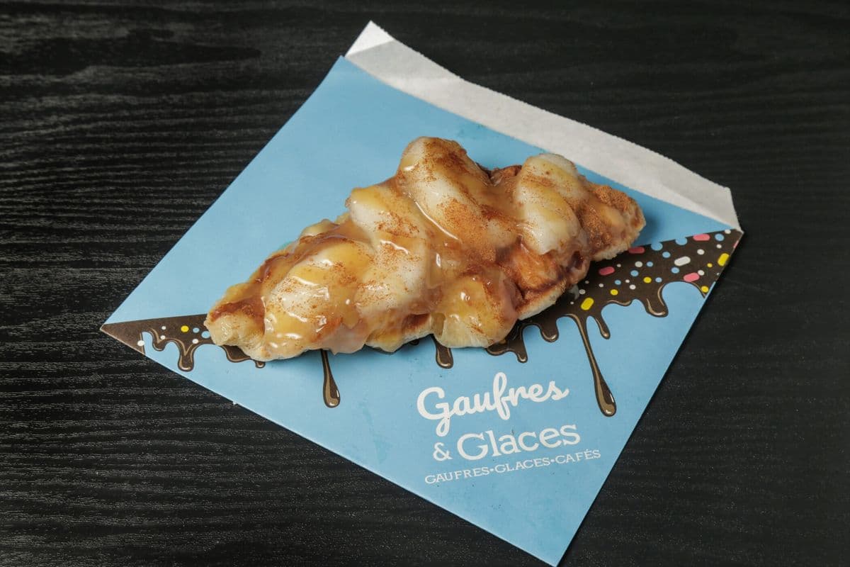 Croffle (Croissant Waffle))