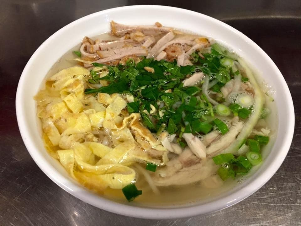 201. Shredded Chicken and Egg with Vietnamese Sausage Vermicelli Soup