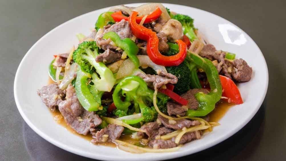 73. Nue Pad Nam Mun Hoy
