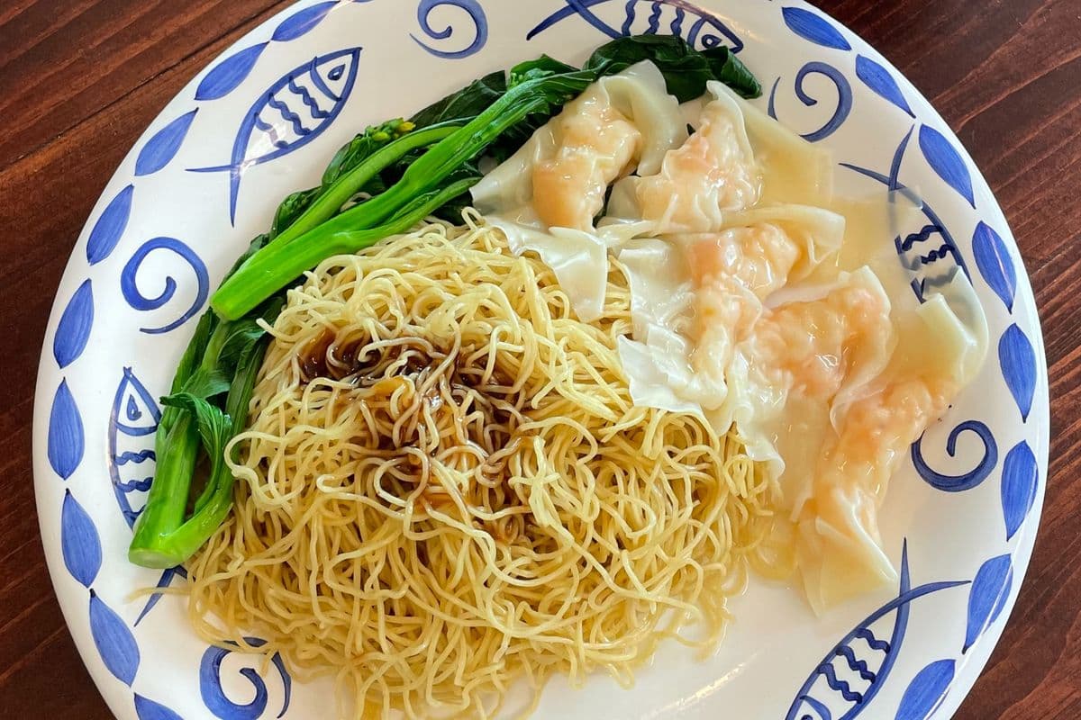 L2 - Shrimp Wonton Lo Mein with Soup 時菜雲吞撈麵