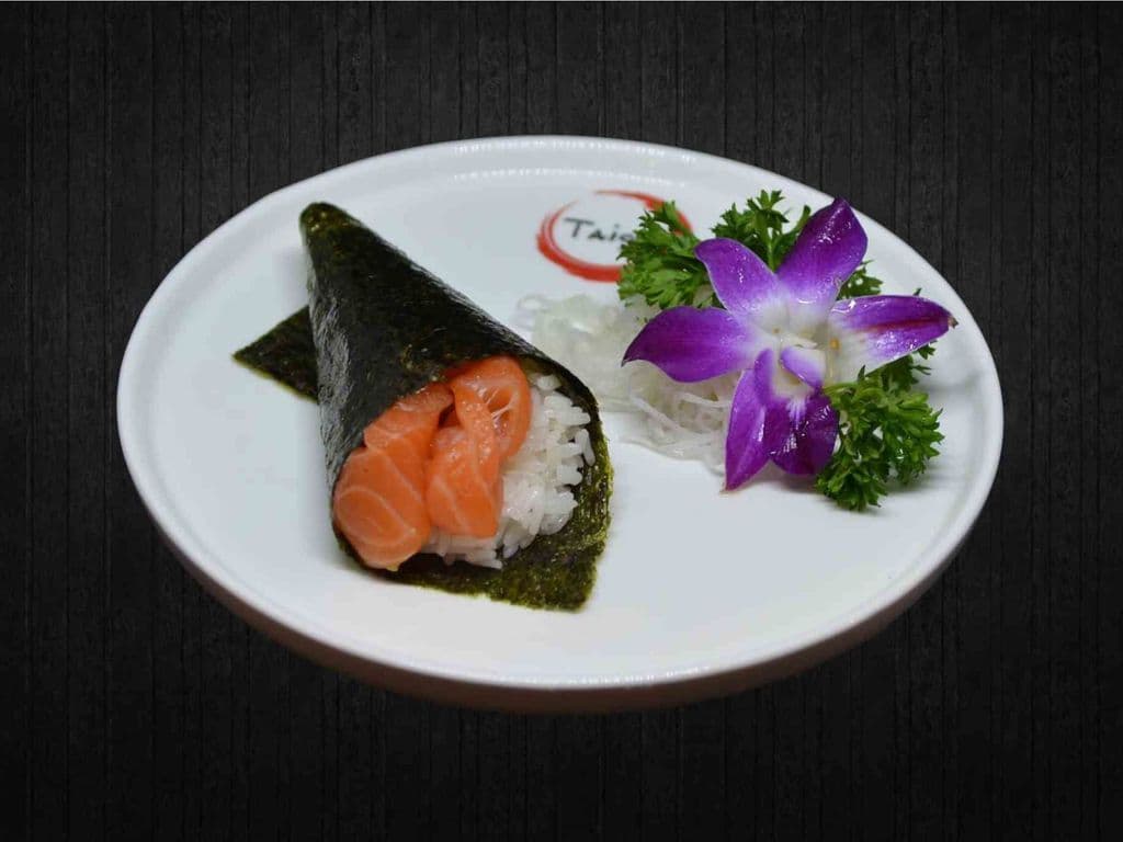 Salmon Hand Roll