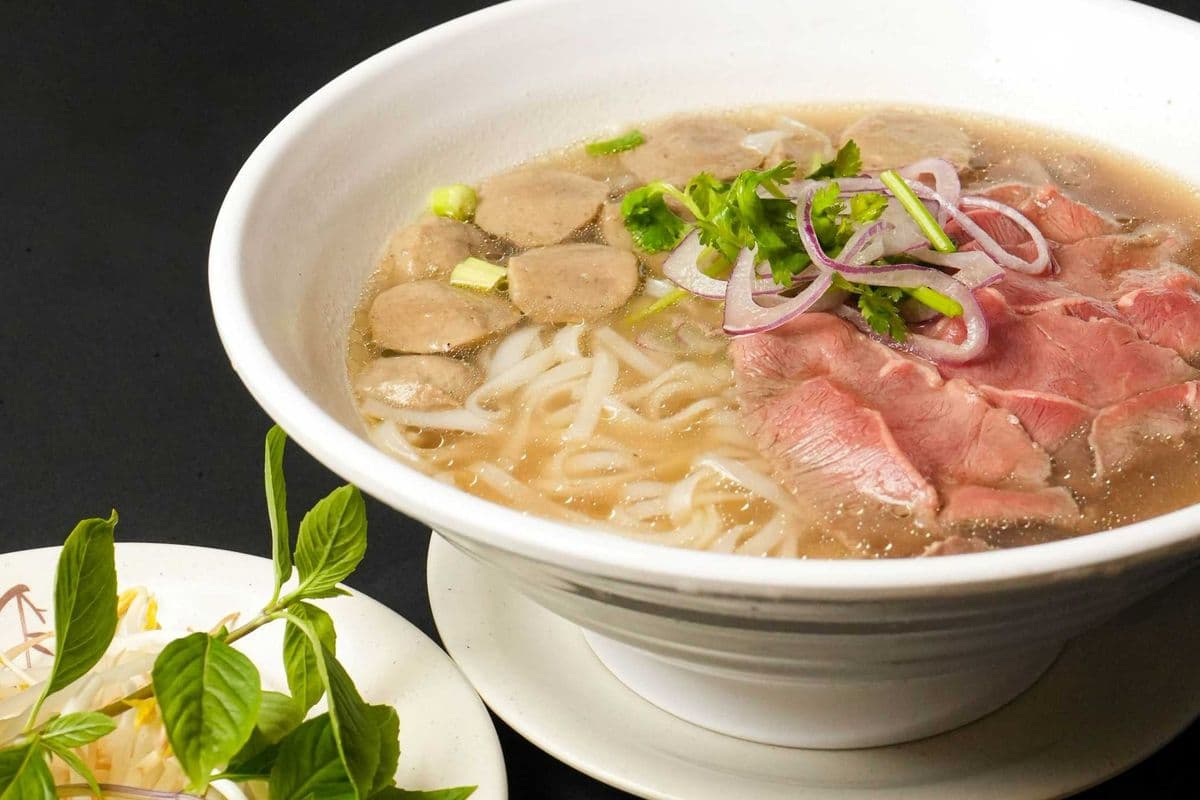 045. Beef Ball and Rare Beef Rice Noodle Soup