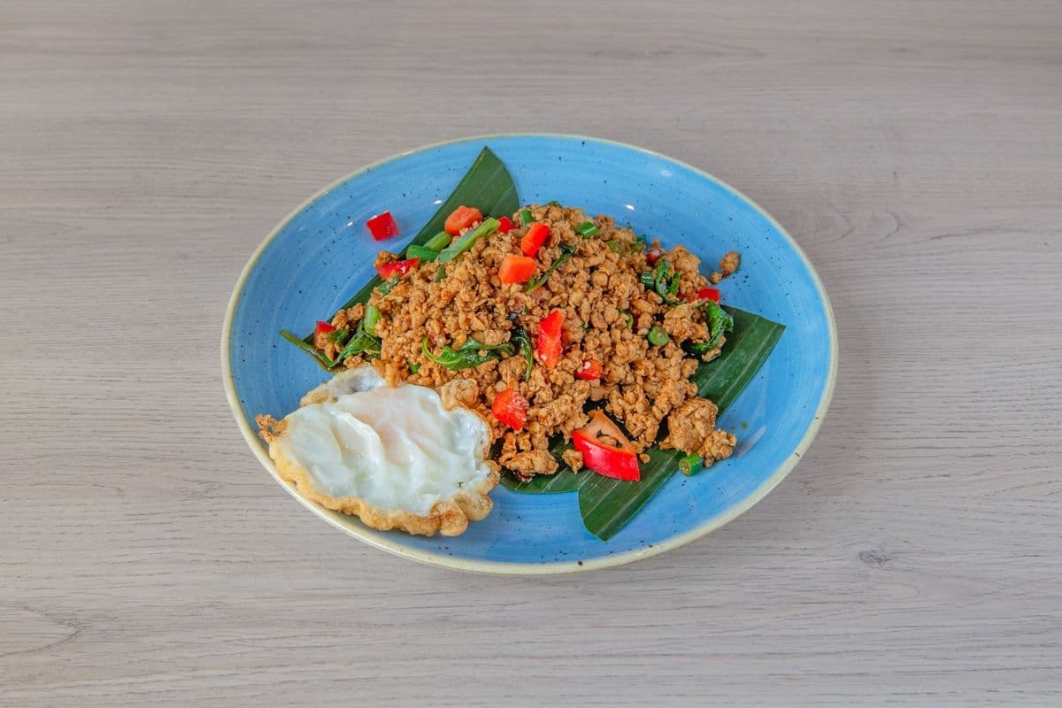 Pad Ga Prao (Basil stir fry with Minced Chicken + fried egg)