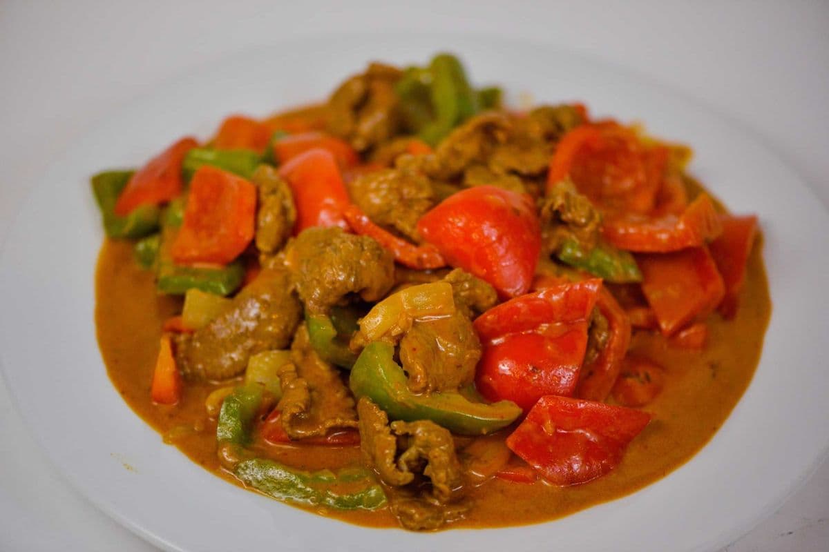 61. Stir-Fried Beef with Curry Sauce (with Bell Peppers & white onions) - Bo Xao Cari