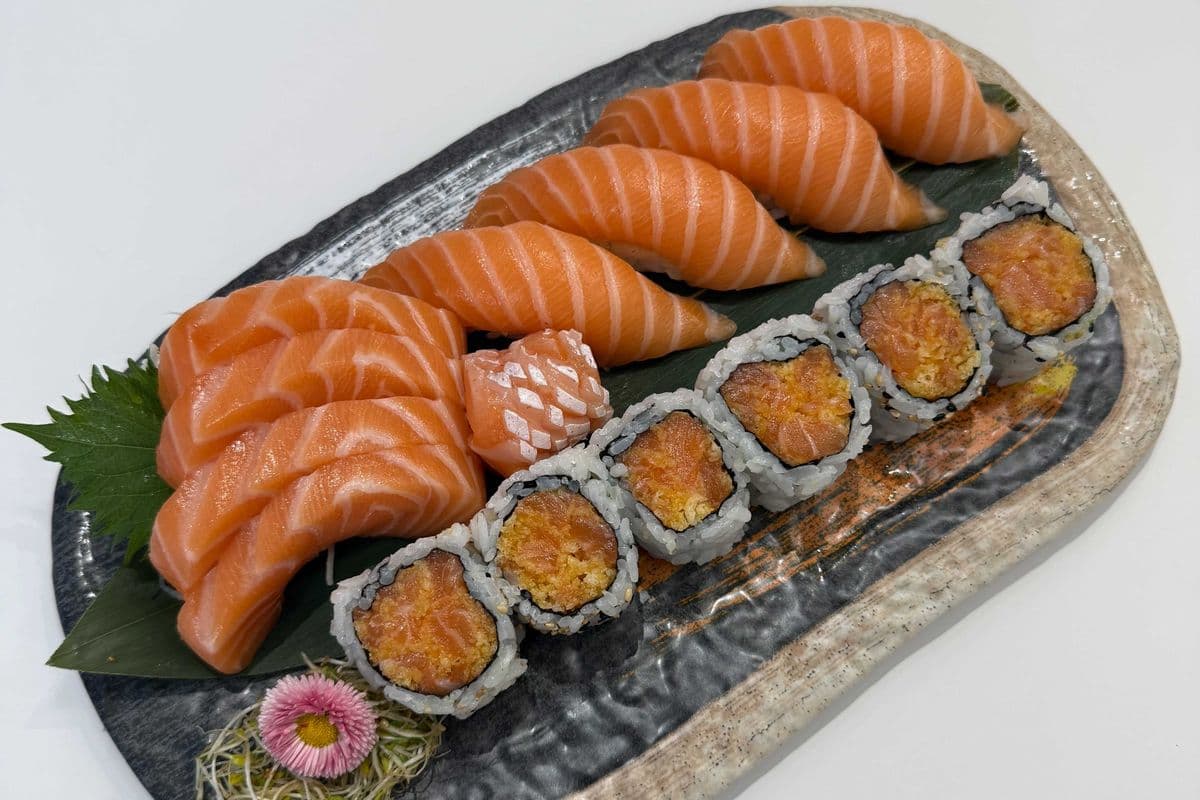 C1. Salmon Lover Combo (15 pcs) 三文魚套餐