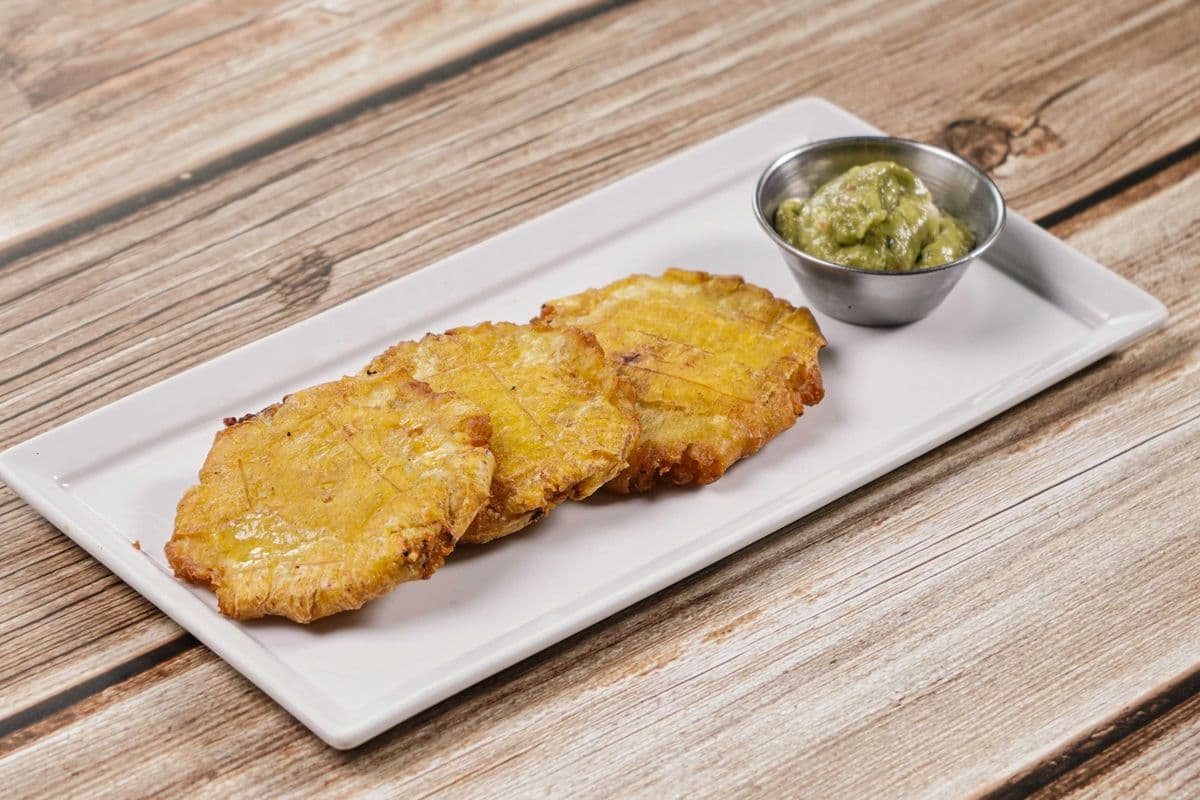 Patacones and guacamole