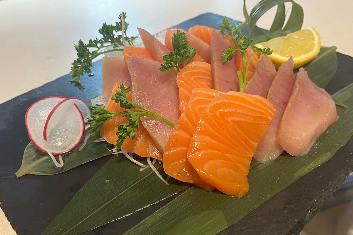 75. Salmon and Tuna Sashimi (4 pcs each)