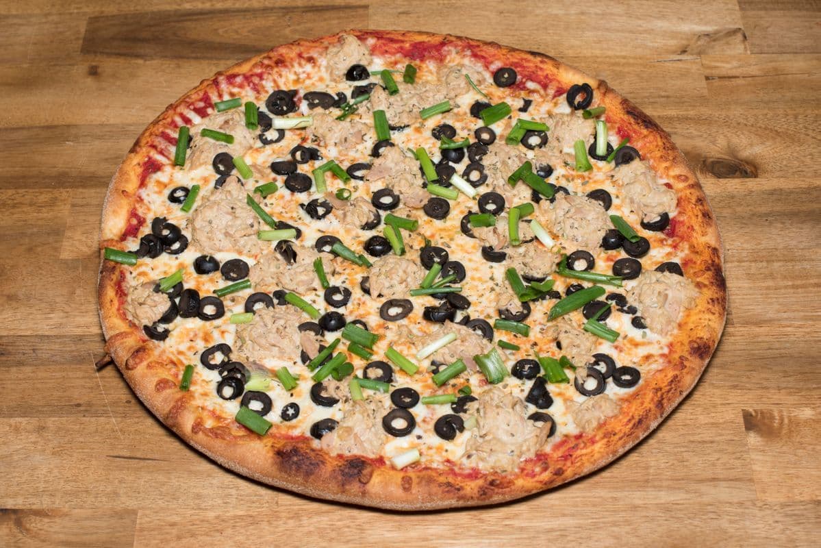 14" Large Tuna and Olive Pizza