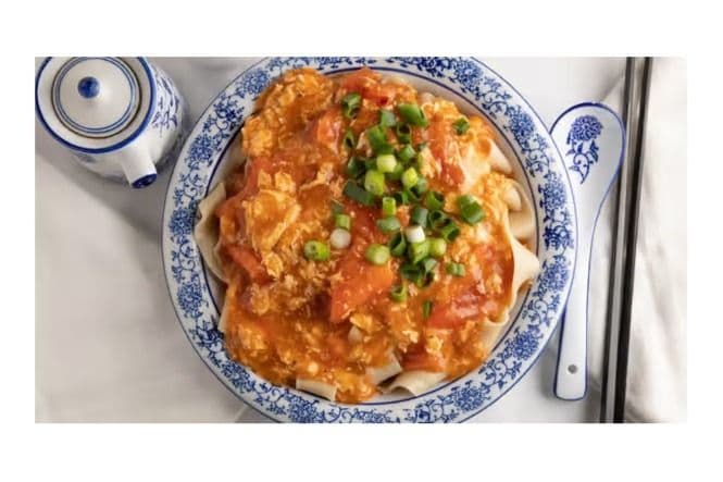 Stir-Fried Noodles with Tomatoes and Eggs Sauce