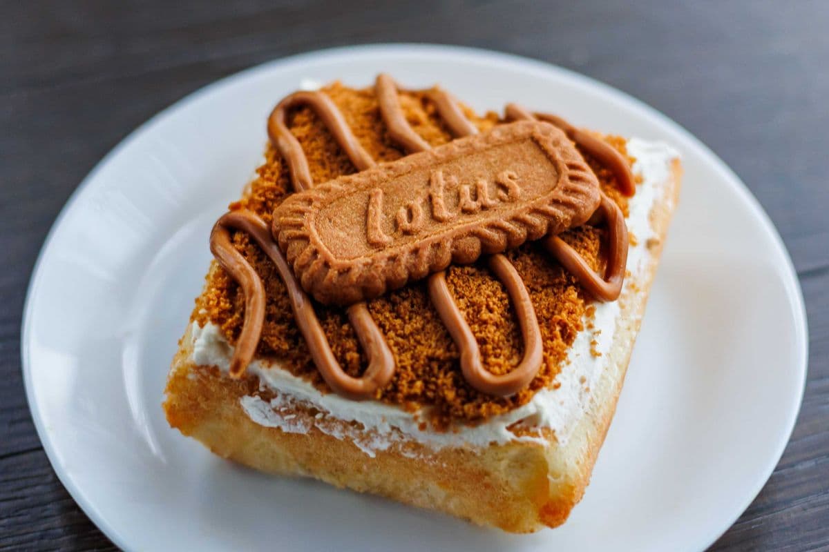 Tres Leches Cake Lotus (1 pc)