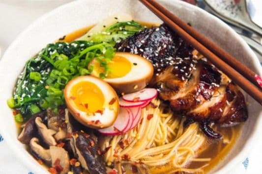 Pan-Fried Chicken and Egg Ramen in Soup (照燒雞流心蛋湯拉麵)
