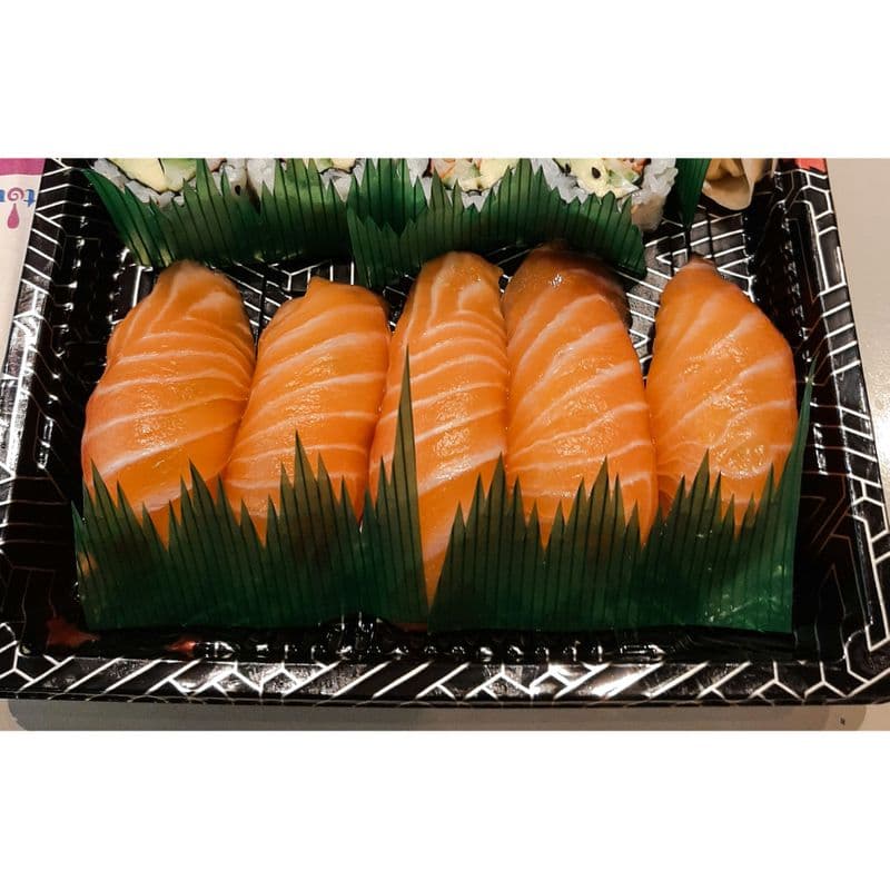 Salmon Sushi (5 Pcs)