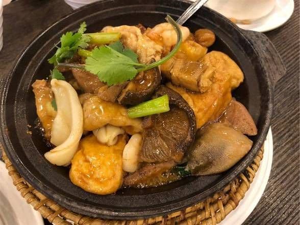 Assorted Meat with Tofu Hotpot / 八珍豆腐煲.