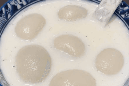 C5. Sesame Rice Ball with Milk 牛奶芝麻汤圆
