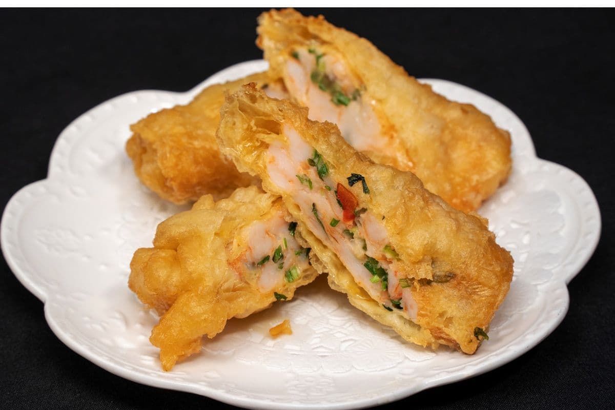 B3. Crispy Fried Herb Cheese Shrimp Roll 脆炸香草芝心蝦卷