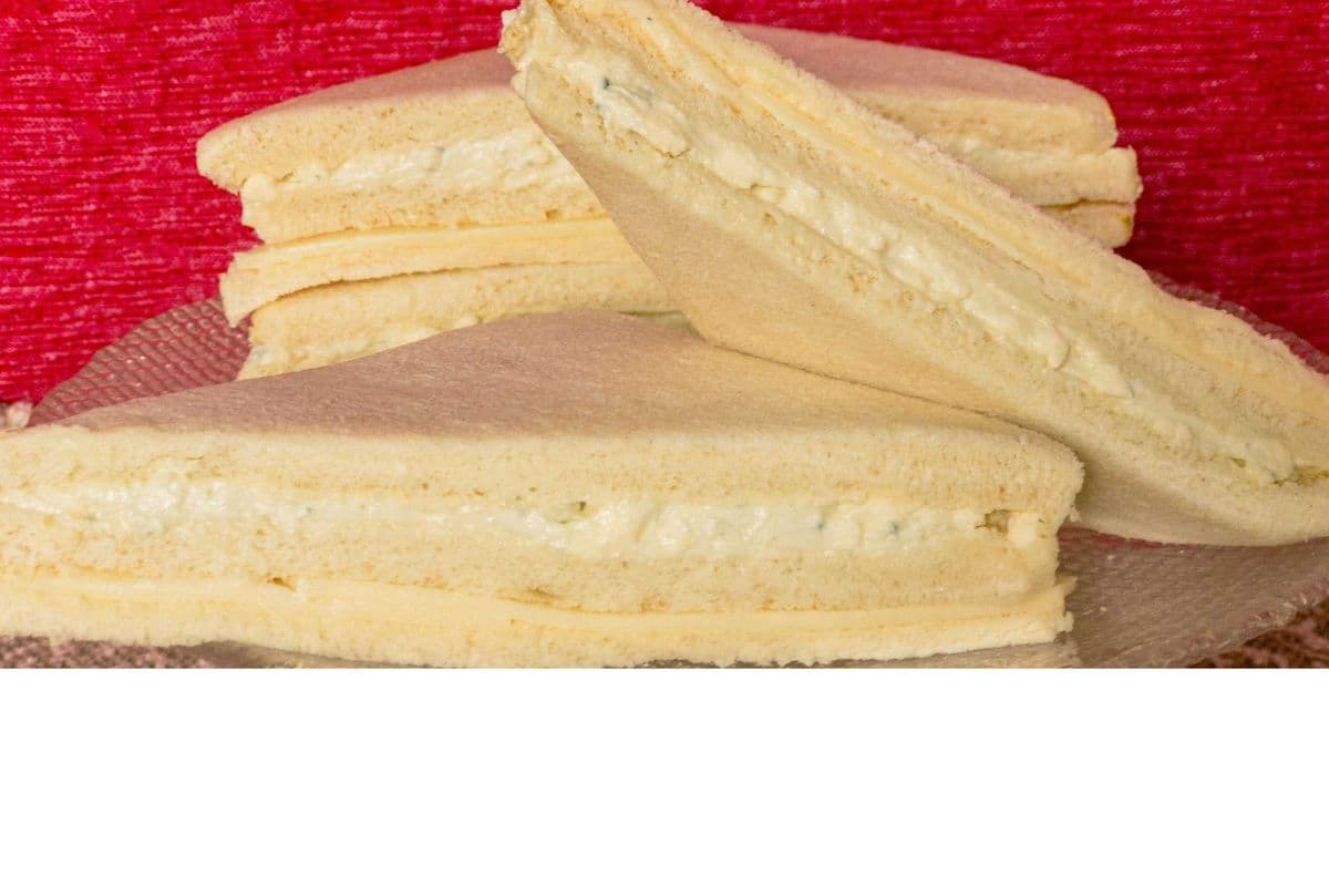 4 Cheese & Blue cheese Sandwiches (vegetarian) (Triangular)