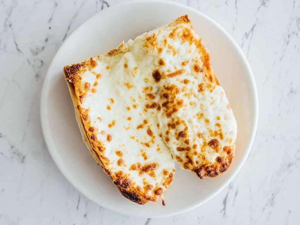 Pain à l'ail gratine / Gratine Garlic Bread
