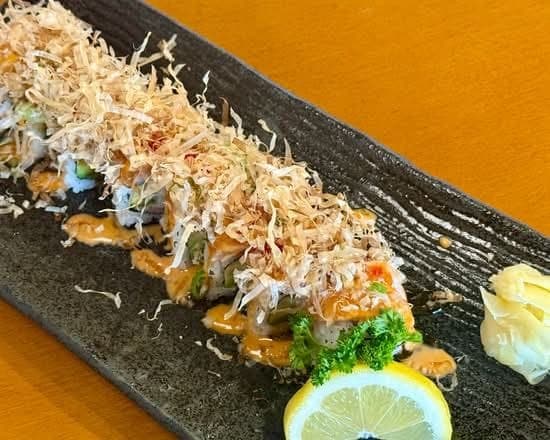 Salmon & Tobiko Roll
