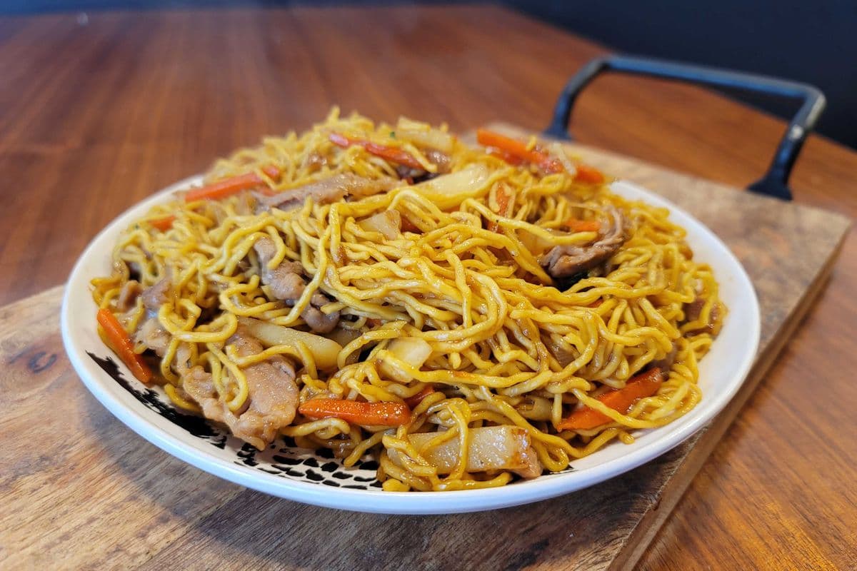 A8V. Veggie Chow Mein