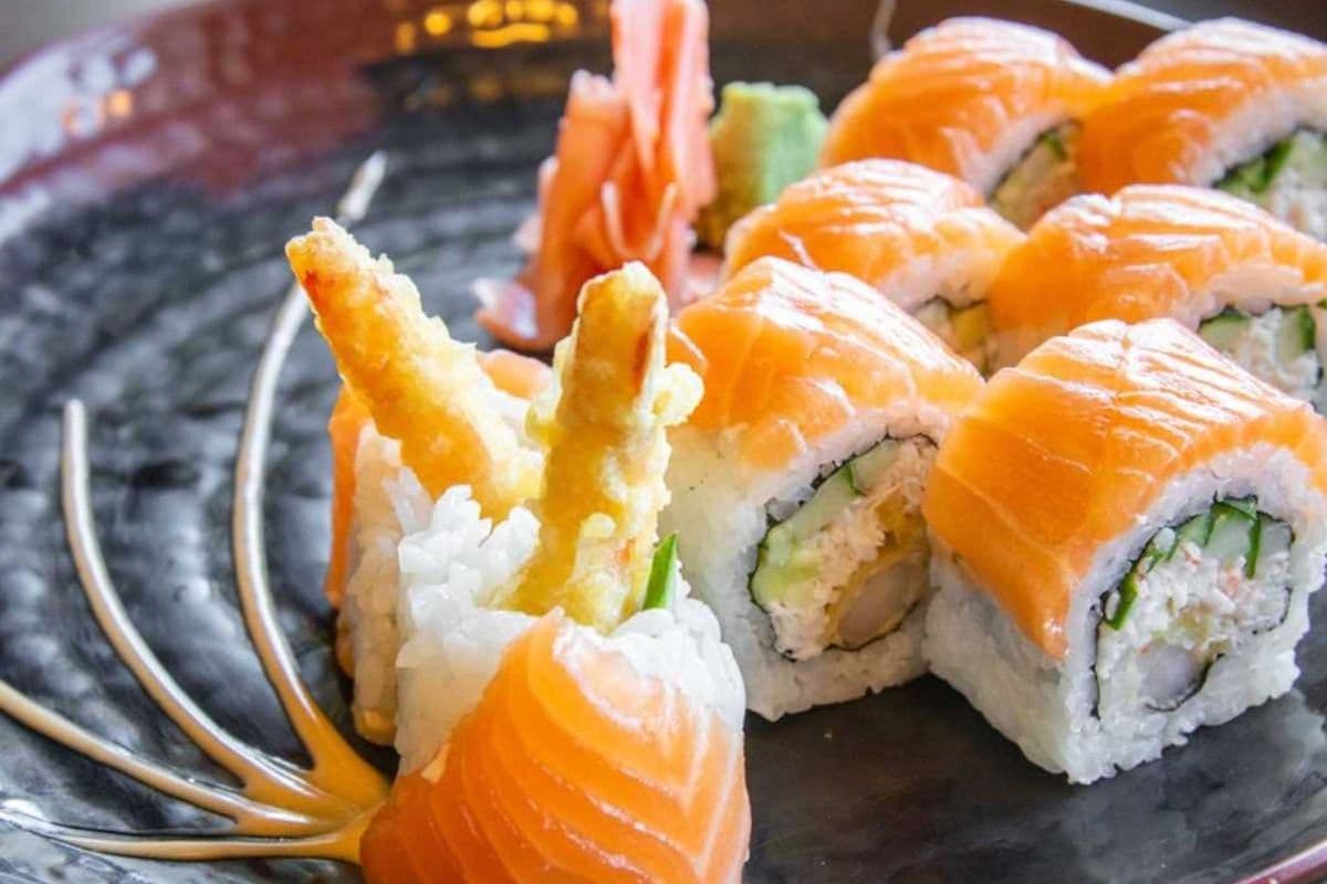 Salmon Tempura Roll (8 pcs)