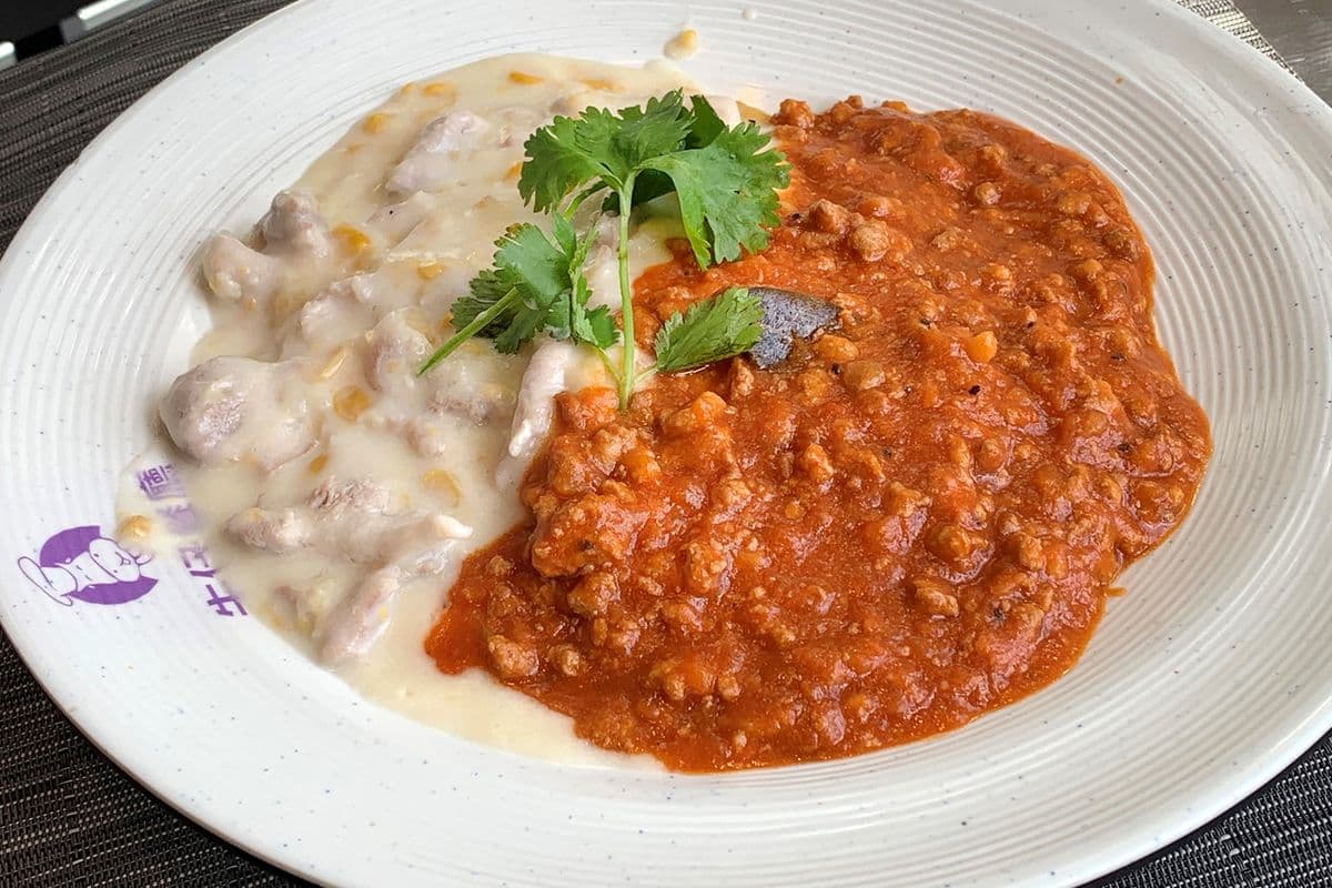 C07. Beef in Tomato Sauce and Shredded Chicken in Creamy Corn Sauce with Rice