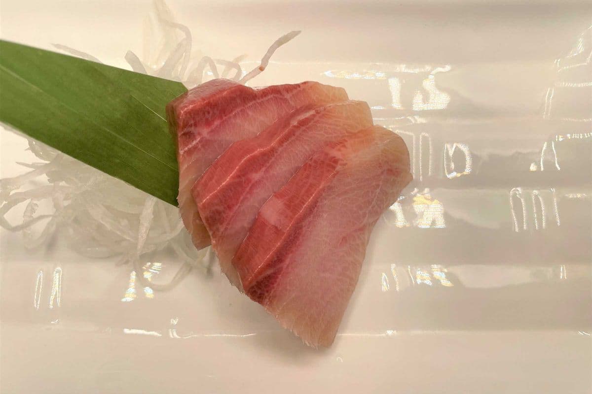 Hamachi Sashimi (3 pcs)