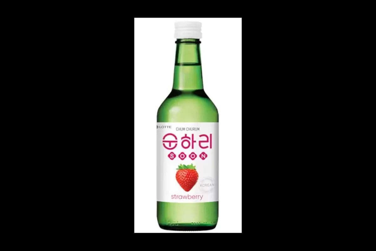Chum Churum Strawberry - Soju (360 ml Bottle) (1 x 360ML)