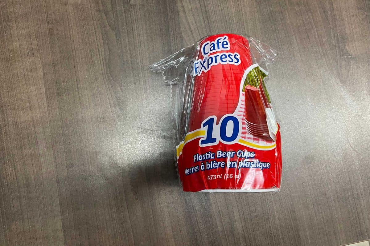 10 Cups Beer Plastic Red 16oz