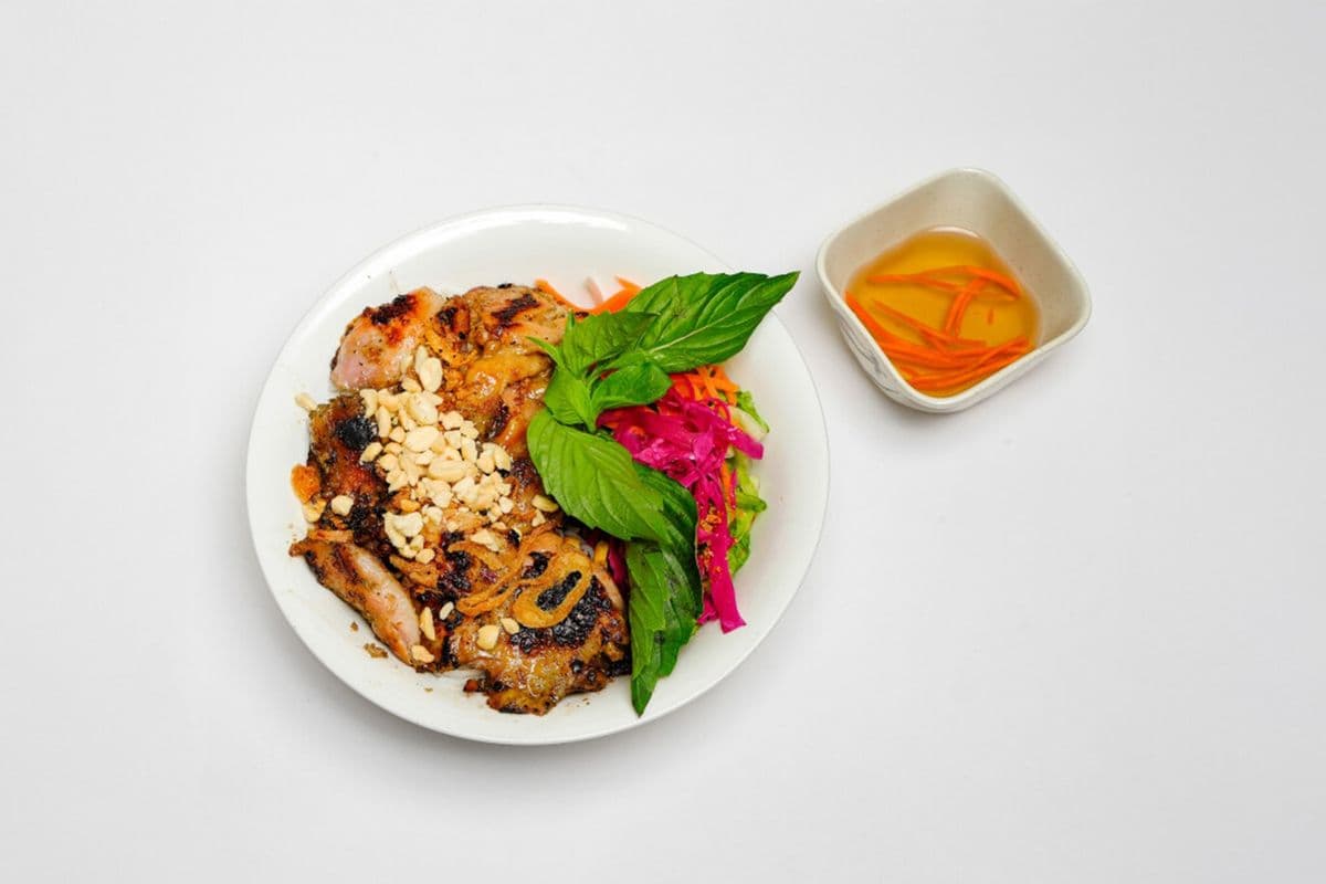 39. Vermicelli with Grilled Lemongrass Chicken